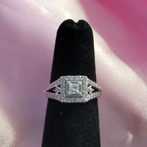 Beautiful Vintage Look Diamond Ring 14kt